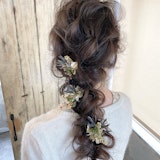 クリスマスムードを盛り上げる!ロングのおすすめヘアアレンジを紹介