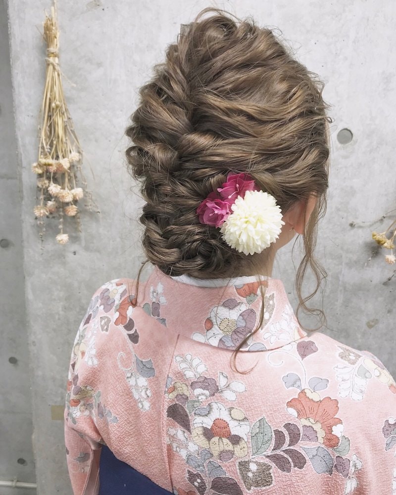 ロングヘア向け 成人式にしたい特別なヘアアレンジ特集 王道から個性派まで ホットペッパービューティーマガジン ロングヘア向け 成人式にしたい特別なヘアアレンジ特集 王道から個性派まで ホットペッパービューティーマガジン
