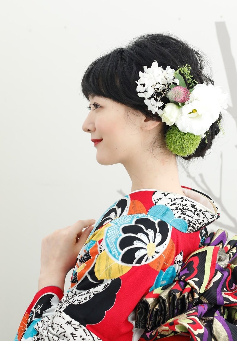成人式は見返り美人を目指そ 振袖が映えるスッキリ髪型アレンジ15選 ホットペッパービューティーマガジン 成人式は見返り美人を目指そ 振袖が映えるスッキリ髪型アレンジ15選 ホットペッパービューティーマガジン