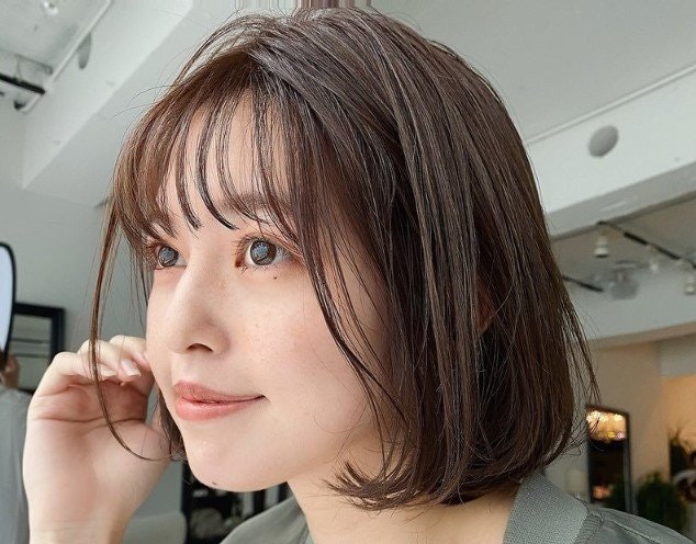 丸顔さんこそ 前下がりボブ が似合う 定番から長めスタイルまで一挙大公開 ホットペッパービューティーマガジン 丸顔さんこそ 前下がりボブ が似合う 定番から長めスタイルまで一挙大公開 ホットペッパービューティーマガジン