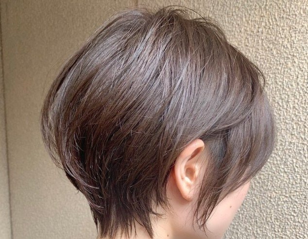 絶壁カバーできる髪型はこれ♡ヘアスタイルのポイントとおすすめアレンジを大公開！のサムネイル画像