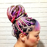 ブレイズヘア決定版 コーンロウとの違いやお手入れ方法 おすすめスタイルなどまとめて紹介 ホットペッパービューティーマガジン ブレイズヘア決定版 コーンロウとの違いやお手入れ方法 おすすめスタイルなどまとめて紹介 ホットペッパービューティーマガジン