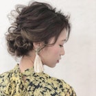 ヘアアクセなしでも華やか!ふわふわシニヨン