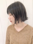 切りっぱなしボブグレージュ_ことりベージュ毛先パーマ_ba256172