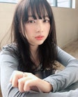 小顔ヘアフェザーロング透明感カラー