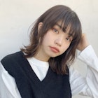 アッシュミディアムスタイル_ウェーブパーマ耳かけ_7142