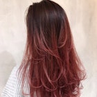 レイヤーチェリーレッド_ウェーブパーマ耳かけ_ba289802