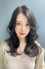 かきあげ前髪にカーキベージュのフリンジウェーブセミロング藤3
