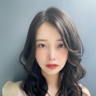 かきあげ前髪にカーキベージュのフリンジウェーブセミロング藤2