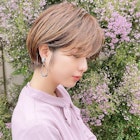 大人かわいい、耳掛け、小顔ショートボブ、ココアブラウン