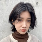 センターわけショートボブ