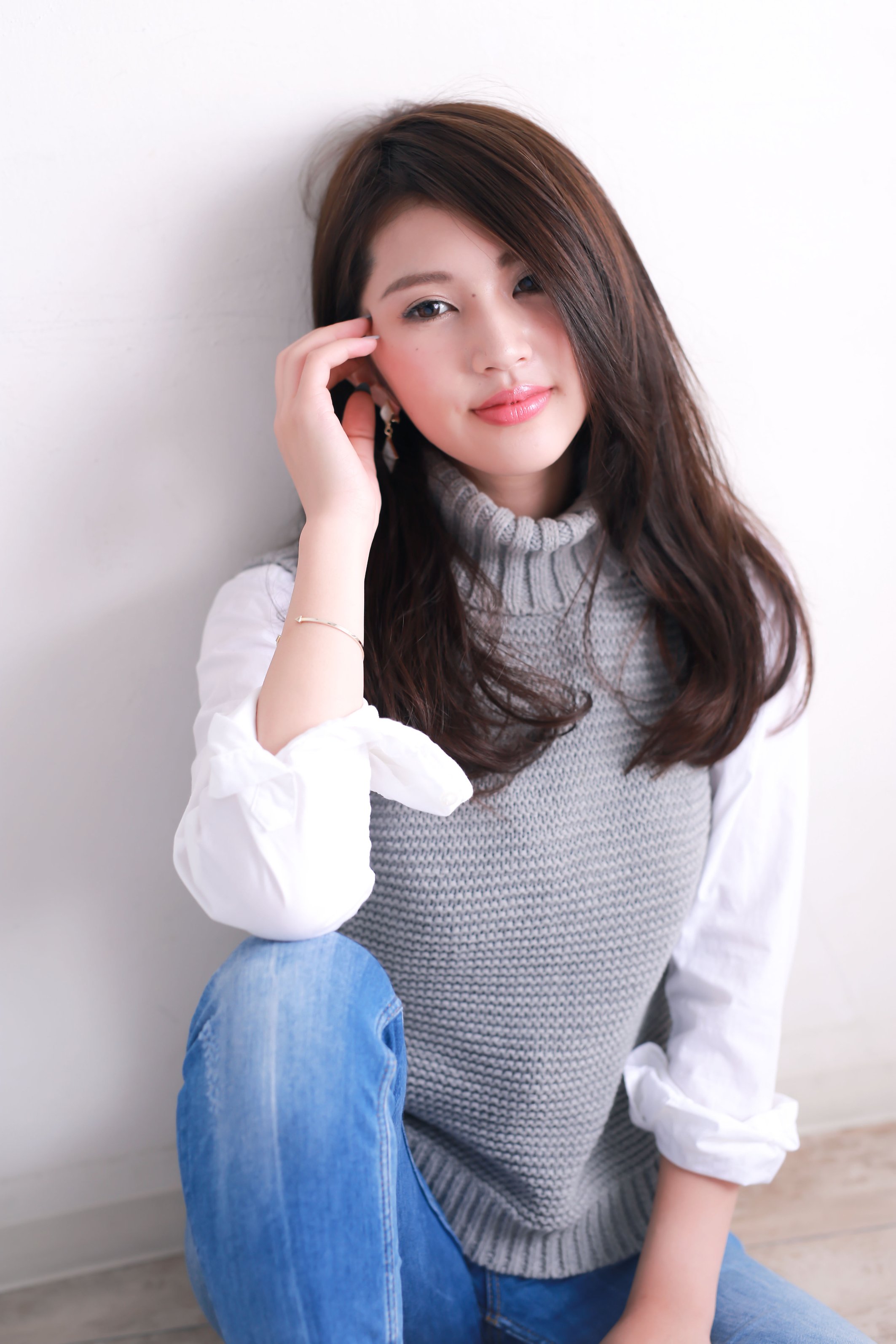 黒髪で作る秋冬ヘアカラー 透明感とツヤ感にニュアンスカラーをプラスして ホットペッパービューティーマガジン