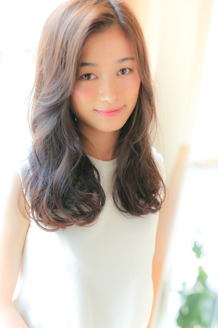 かきあげバングの大人かわいいセミロング