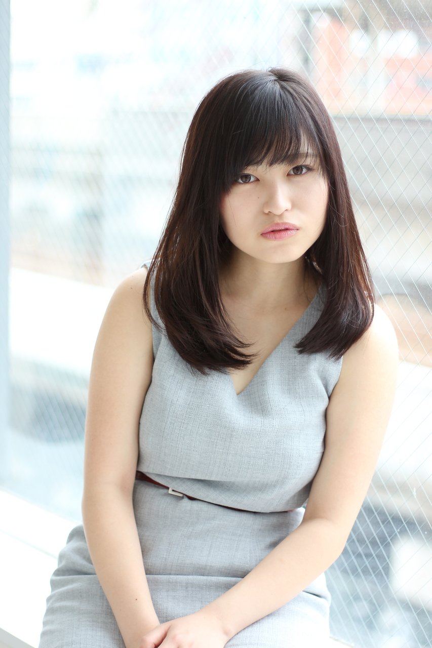 ミディアムレングスのストレート