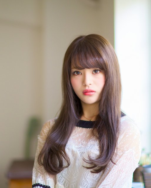 ロングヘアの毛先パーマって大人可愛すぎる ワンカール ふわふわパーマあなたはどちら派 ホットペッパービューティーマガジン