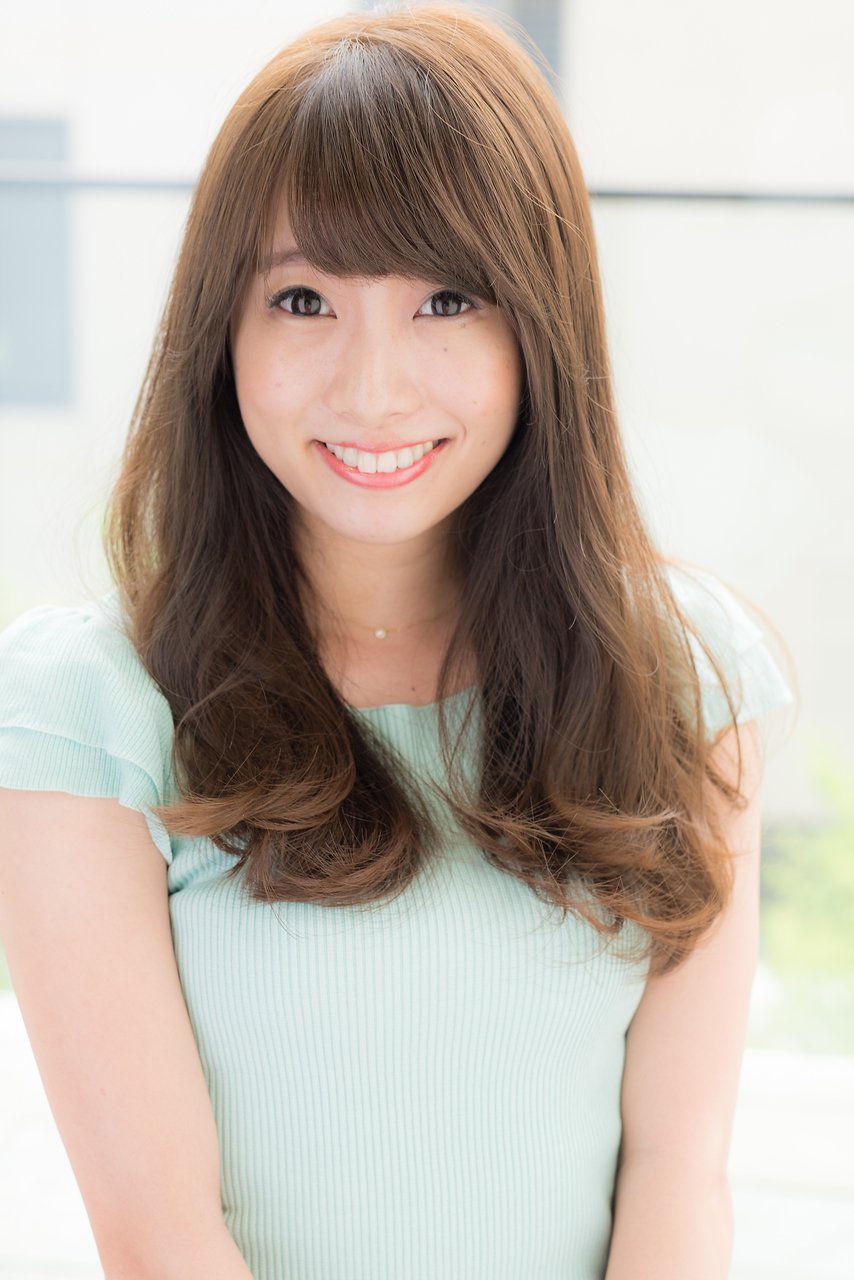 ロングヘアの毛先パーマって大人可愛すぎる ワンカール ふわふわパーマあなたはどちら派 ホットペッパービューティーマガジン