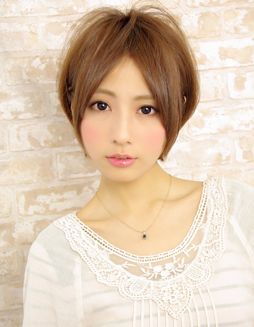 tokyo hot e977 ショートヘアは、バングで雰囲気を変えよう♪丸顔や面長をカバーする前髪をご紹介☆｜ホットペッパービューティーマガジン