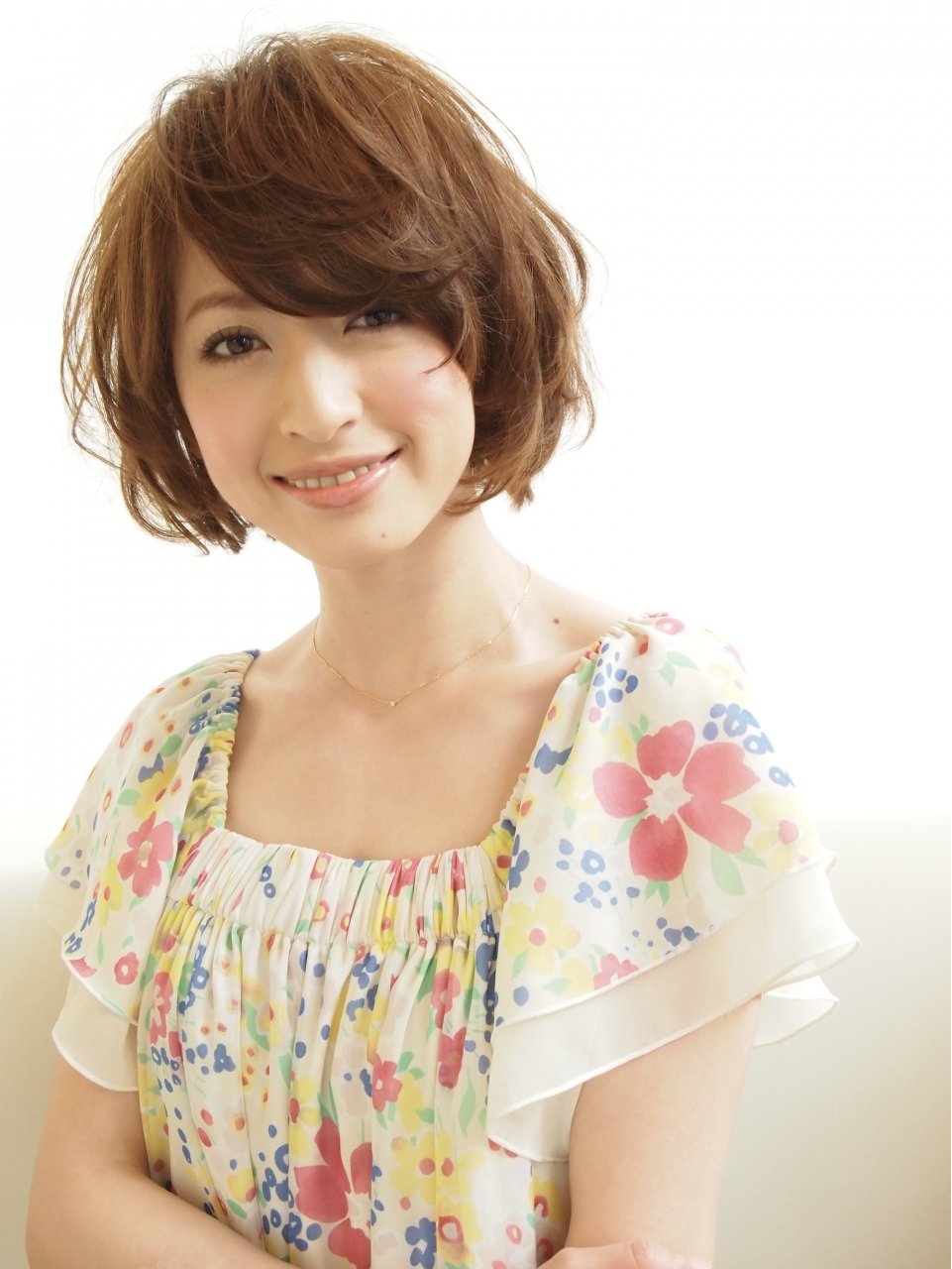 レイヤーボブで 美シルエット を手に入れよう 大人なミセスの上品ヘアスタイル ホットペッパービューティーマガジン