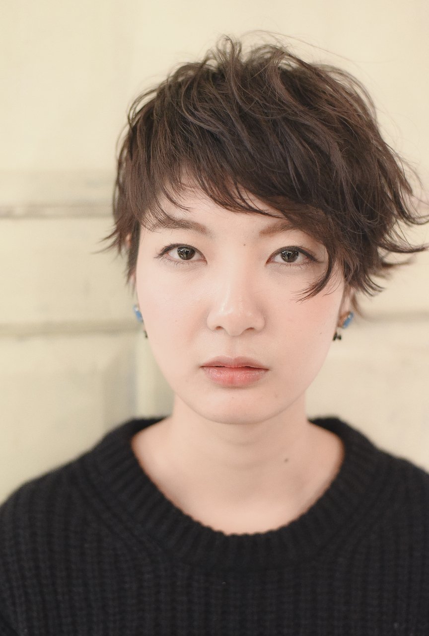 可愛い 上品まで アシメのショートヘアでいろんな雰囲気を楽しむのが今旬 ホットペッパービューティーマガジン