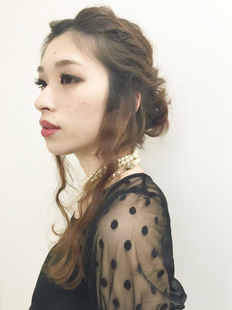 ドレスアップに負けない髪型を パーティーにお呼ばれしたときにおすすめの髪型 ホットペッパービューティーマガジン ドレスアップに負けない髪型を パーティーにお呼ばれしたときにおすすめの髪型 ホットペッパービューティーマガジン