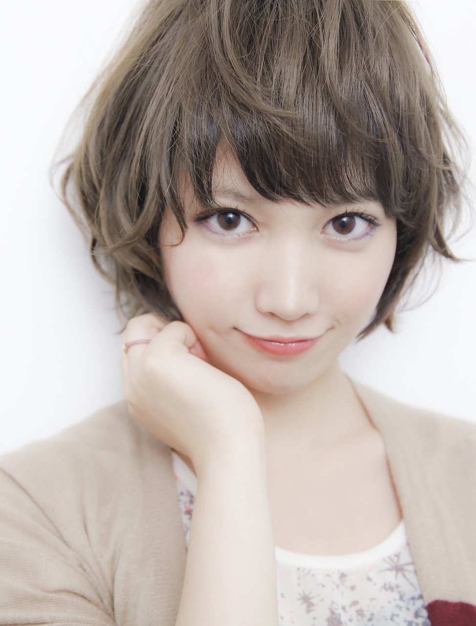 ナチュラルなウェーブヘアで 女子力をアップさせちゃおう 可愛い髪型を目指すなら このスタイルで ホットペッパービューティーマガジン