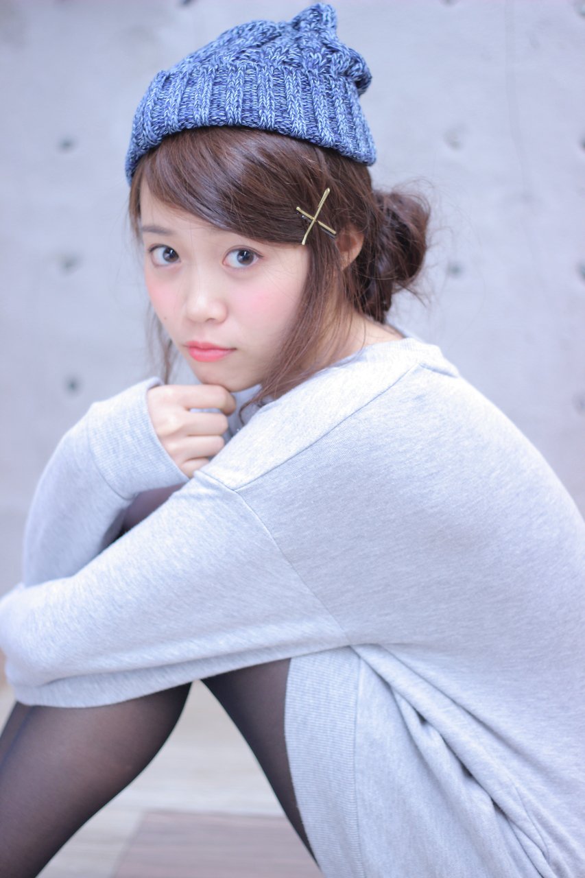 髪型次第でおしゃれにアップグレード ニット帽と相性抜群なお団子ヘアアレンジまとめ ホットペッパービューティーマガジン 髪型次第でおしゃれにアップグレード ニット帽と相性抜群なお団子ヘアアレンジまとめ ホットペッパービューティーマガジン