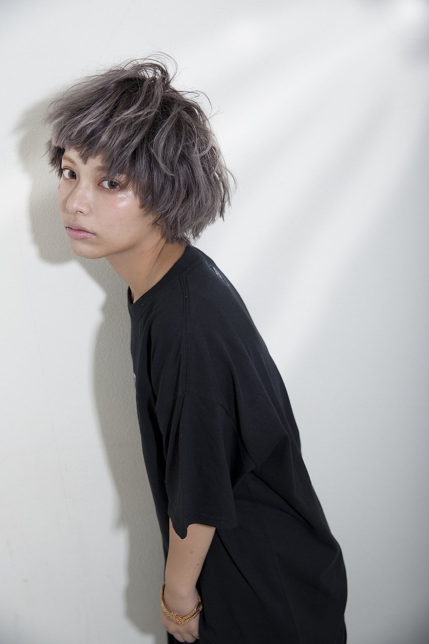 憧れのかっこいい系オトナ女子 クールで媚びないスタイルの秘密は髪色にあった ホットペッパービューティーマガジン