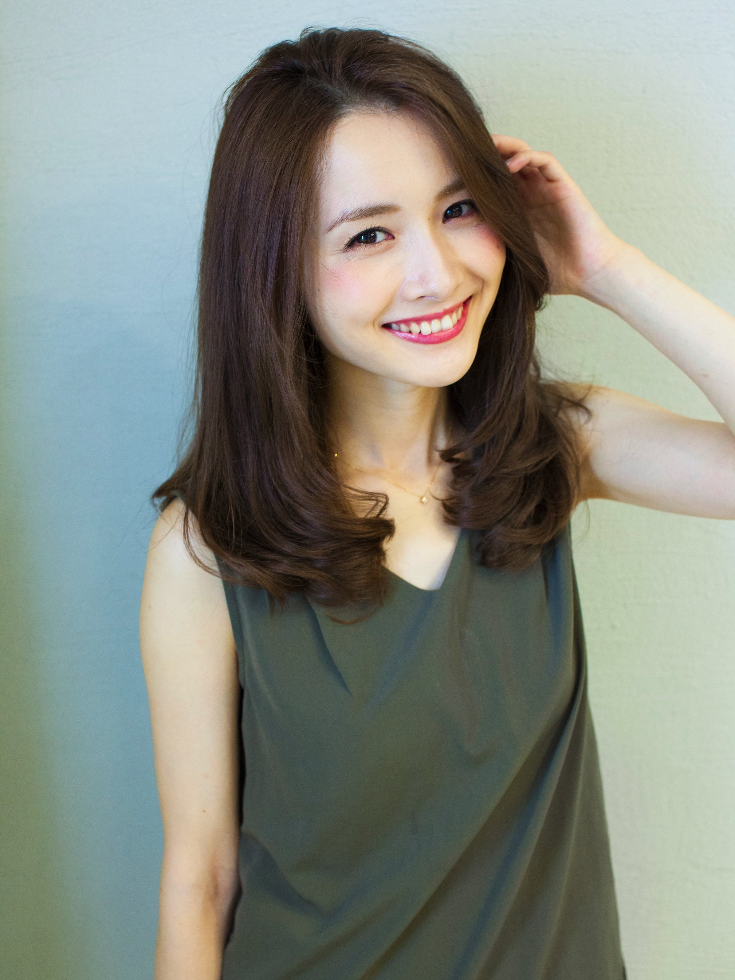 ノーバング 横流し で美人度アップ クールで色気のある髪型のつくり方 ホットペッパービューティーマガジン