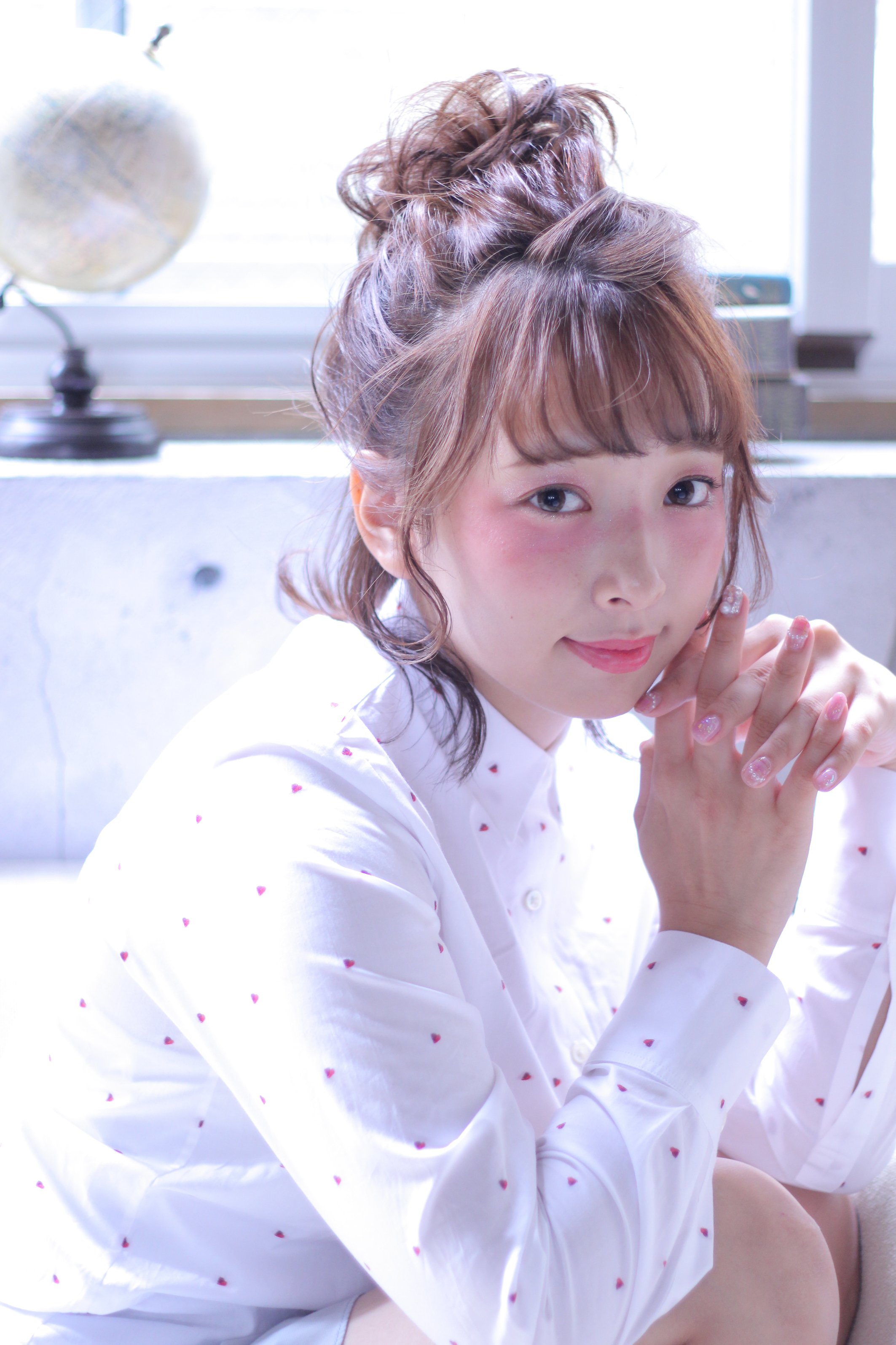 とっても簡単 今風 ゆるふわ 質感が可愛すぎるお団子ヘアまとめ ホットペッパービューティーマガジン