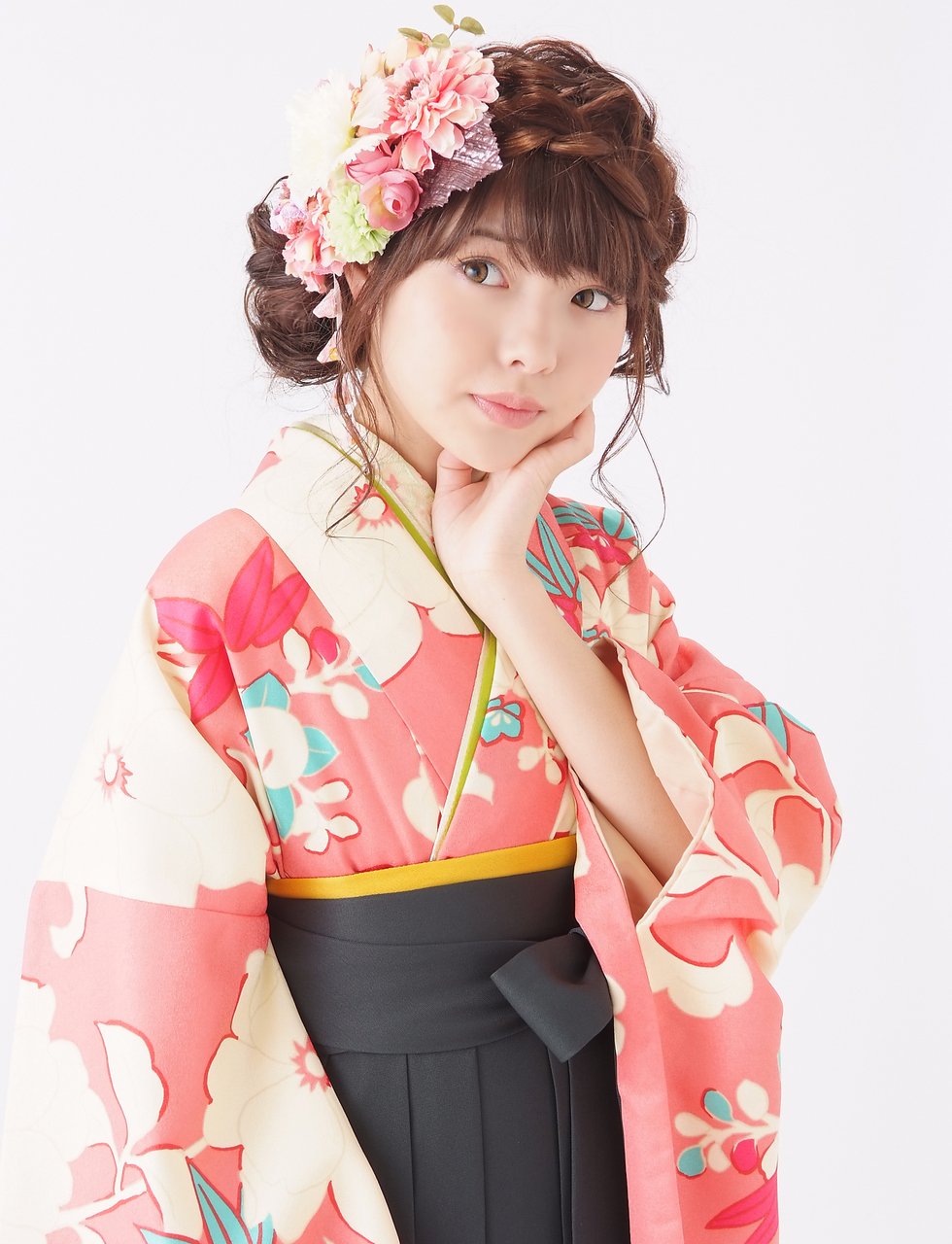 卒業式に袴を着るなら どんな髪型がおすすめ 和装にぴったりのお手本スタイル集 ホットペッパービューティーマガジン