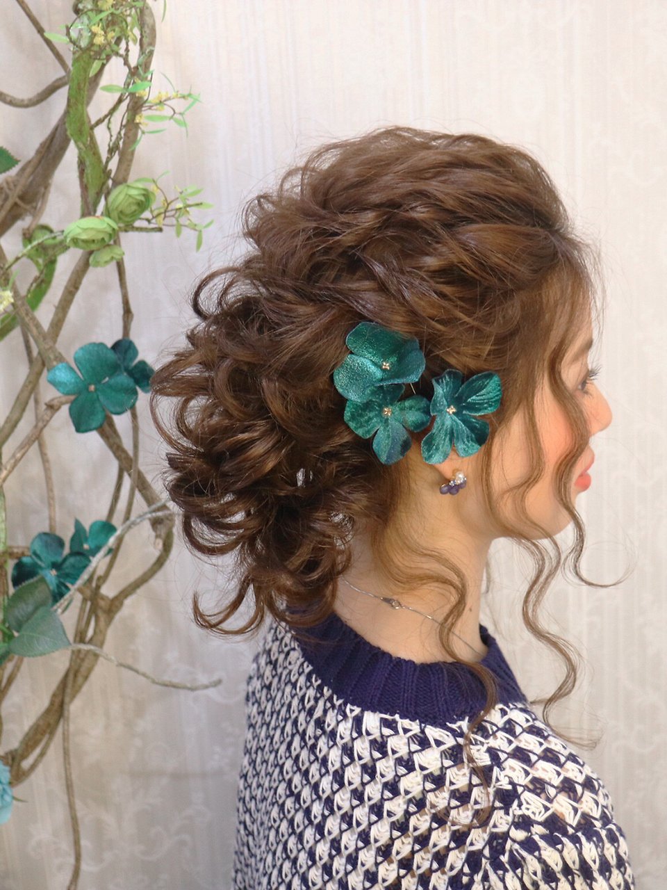 美人度up ベース顔さんのアップスタイルは 後れ毛づかい で上手に魅せる ホットペッパービューティーマガジン