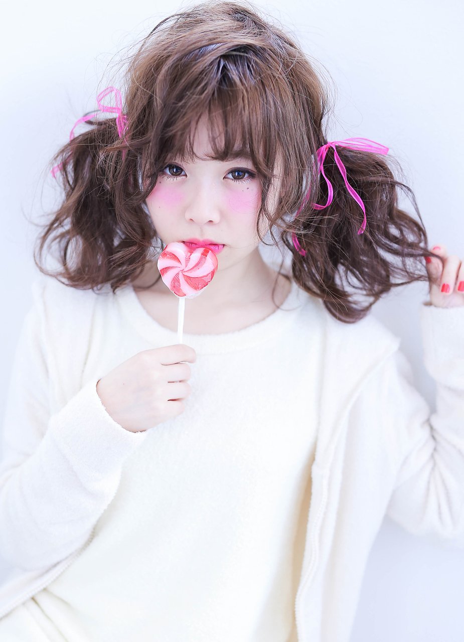 二つ結び の種類はこんなにたくさん かわいい結び方を集めてみました ホットペッパービューティーマガジン 二つ結び の種類はこんなにたくさん かわいい結び方を集めてみました ホットペッパービューティーマガジン