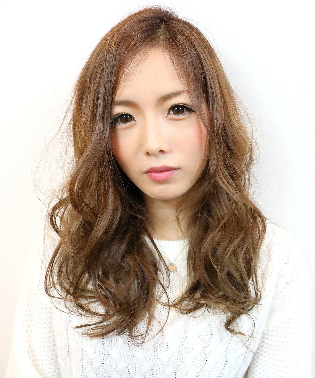 女子力抜群 色っぽさ割増しのワンレングスヘアで視線をクギ付けにしよう ホットペッパービューティーマガジン