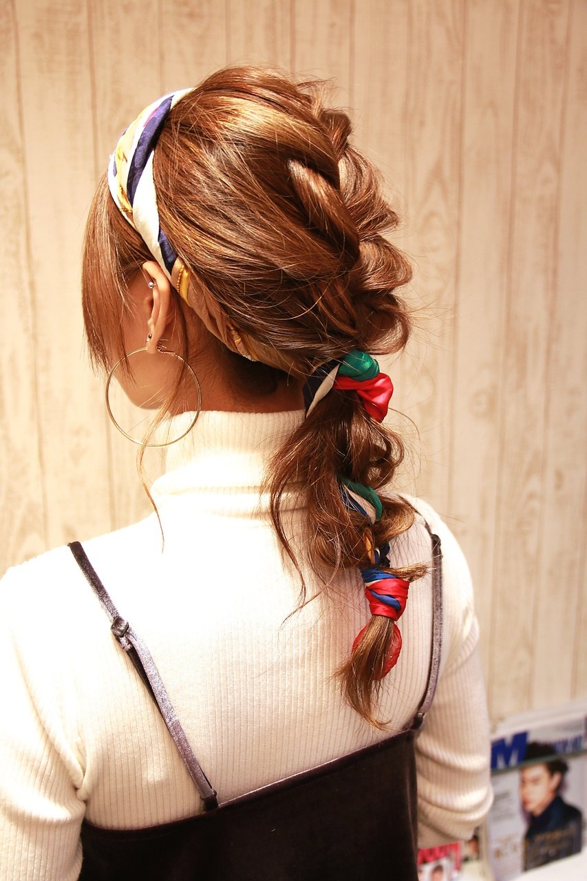 バンダナを使った髪型が 今アツい カジュアルからフォーマルまで バンダナ ヘアアレンジ集 ホットペッパービューティーマガジン