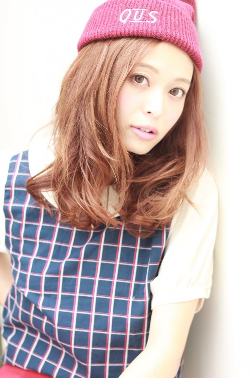 大人女子でも楽しめる ニット帽と相性が良いおすすめヘアスタイルカタログ ホットペッパービューティーマガジン 大人女子でも楽しめる ニット帽と相性が良いおすすめヘアスタイルカタログ ホットペッパービューティーマガジン