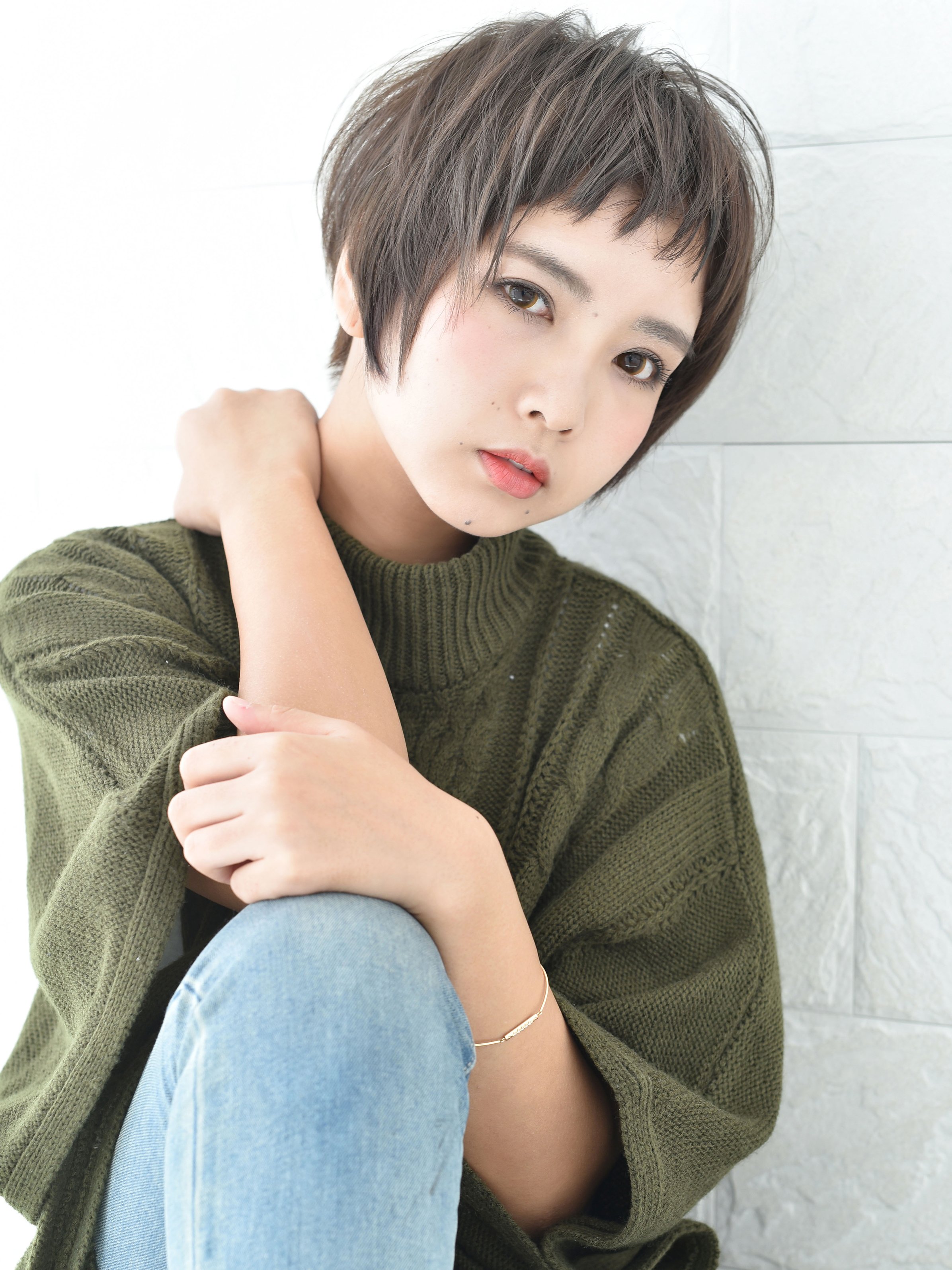 短めバングにしてみよう 個性派のあなたを演出する前髪で可愛さアップ ホットペッパービューティーマガジン