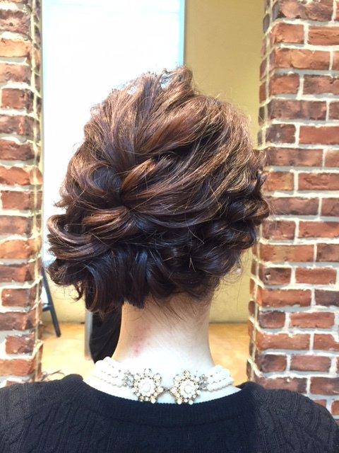 サイドアップのお呼ばれアレンジ おしゃれなアシンメトリーのヘアスタイルをご紹介 ホットペッパービューティーマガジン サイドアップのお呼ばれアレンジ おしゃれなアシンメトリーのヘアスタイルをご紹介 ホットペッパービューティーマガジン