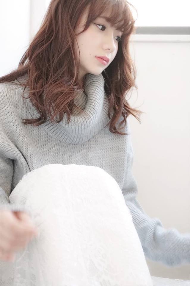 髪型はニットの素材感に合わせて ふんわりヘアでトータルコーディネートしよう ホットペッパービューティーマガジン