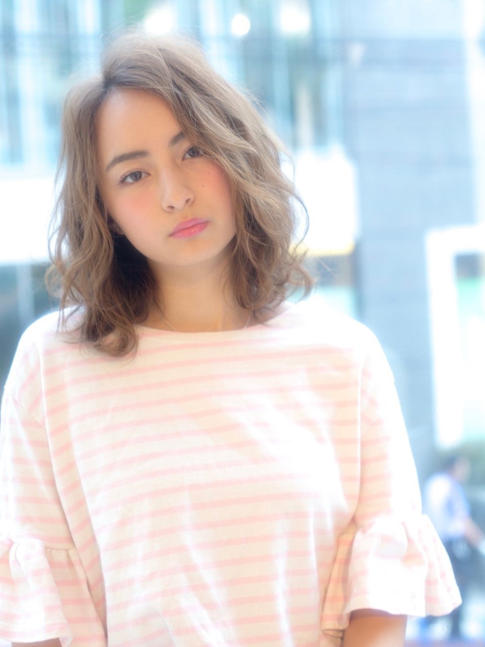 かっこいいミディアムヘアでクールに決めよう オシャレなヘアスタイル16選 ホットペッパービューティーマガジン かっこいいミディアムヘアでクールに決めよう オシャレなヘアスタイル16選 ホットペッパービューティーマガジン