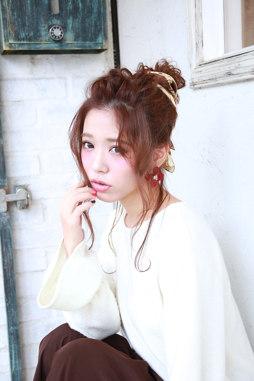 ふんわり軽やかヘア ポンパドールで可愛くすっきりまとめ髪を作ろう ホットペッパービューティーマガジン