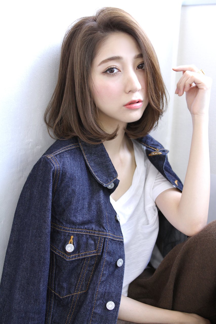 かっこいいミディアムヘアでクールに決めよう オシャレなヘアスタイル16選 ホットペッパービューティーマガジン かっこいいミディアムヘアでクールに決めよう オシャレなヘアスタイル16選 ホットペッパービューティーマガジン