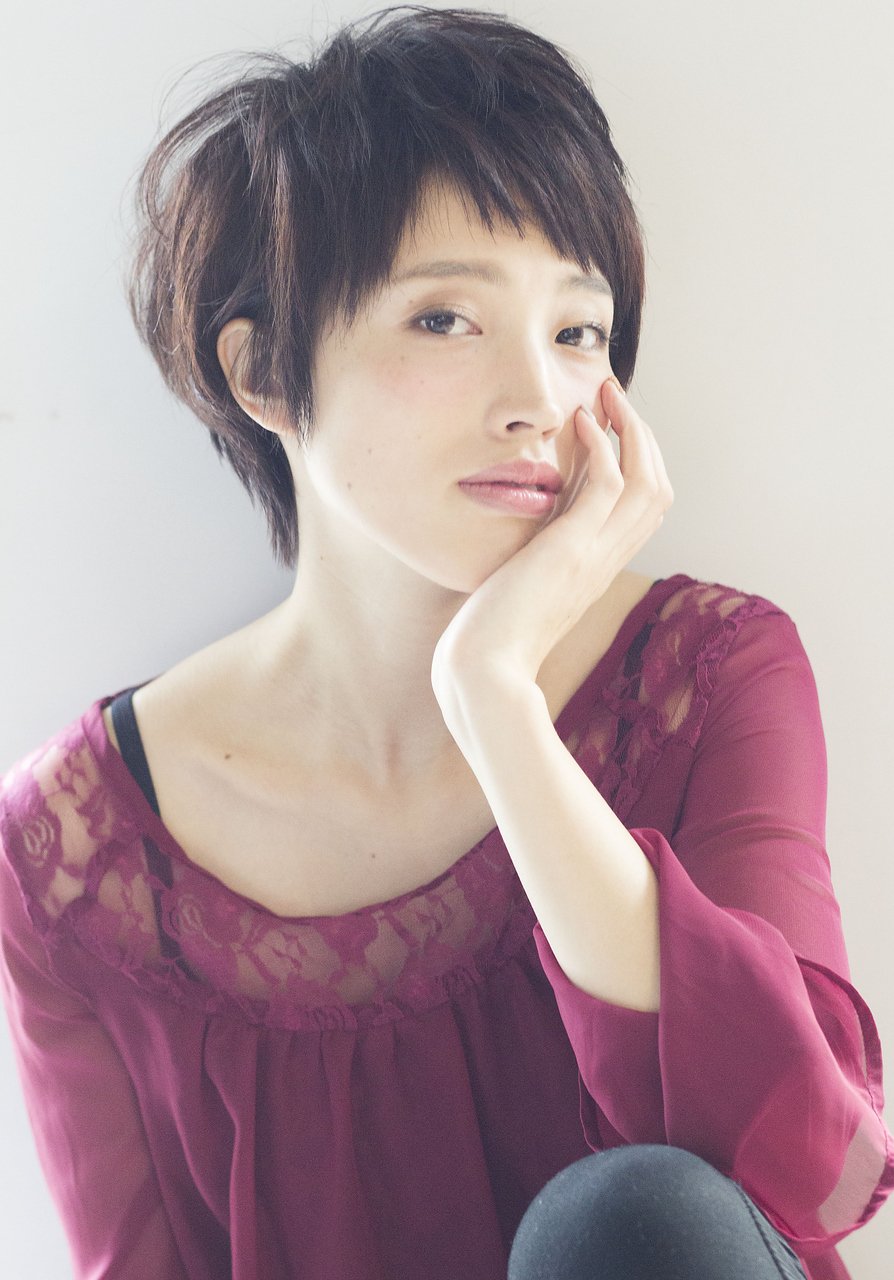 ショートヘアをアップデート 耳かけショートで好感度とトレンドを両方ゲットしよう ホットペッパービューティーマガジン ショートヘアをアップデート 耳かけショートで好感度とトレンドを両方ゲットしよう ホットペッパービューティーマガジン