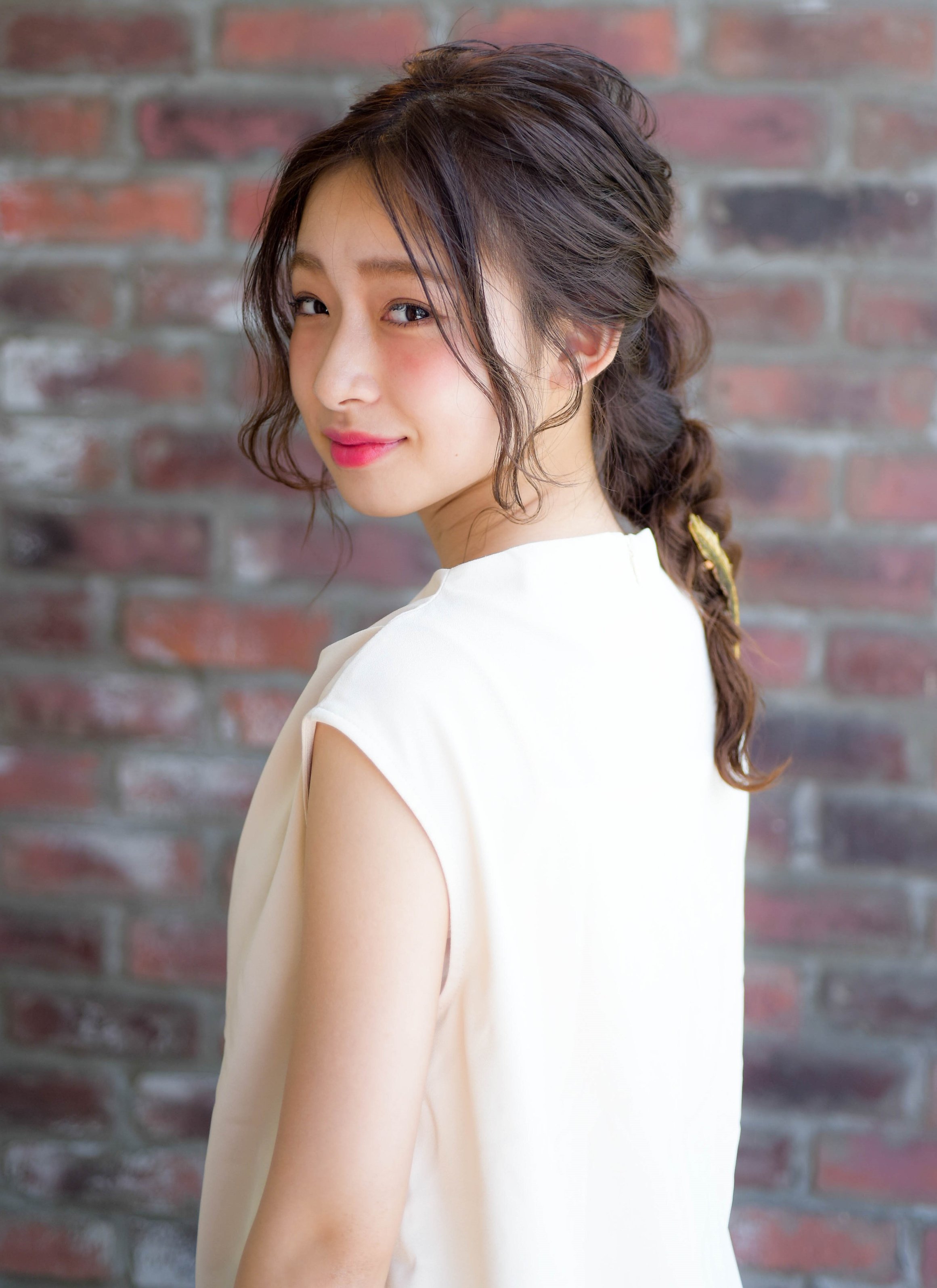 四つ編みアレンジで差がつく 一味違ったオシャレ度の高いまとめ髪特集 ホットペッパービューティーマガジン