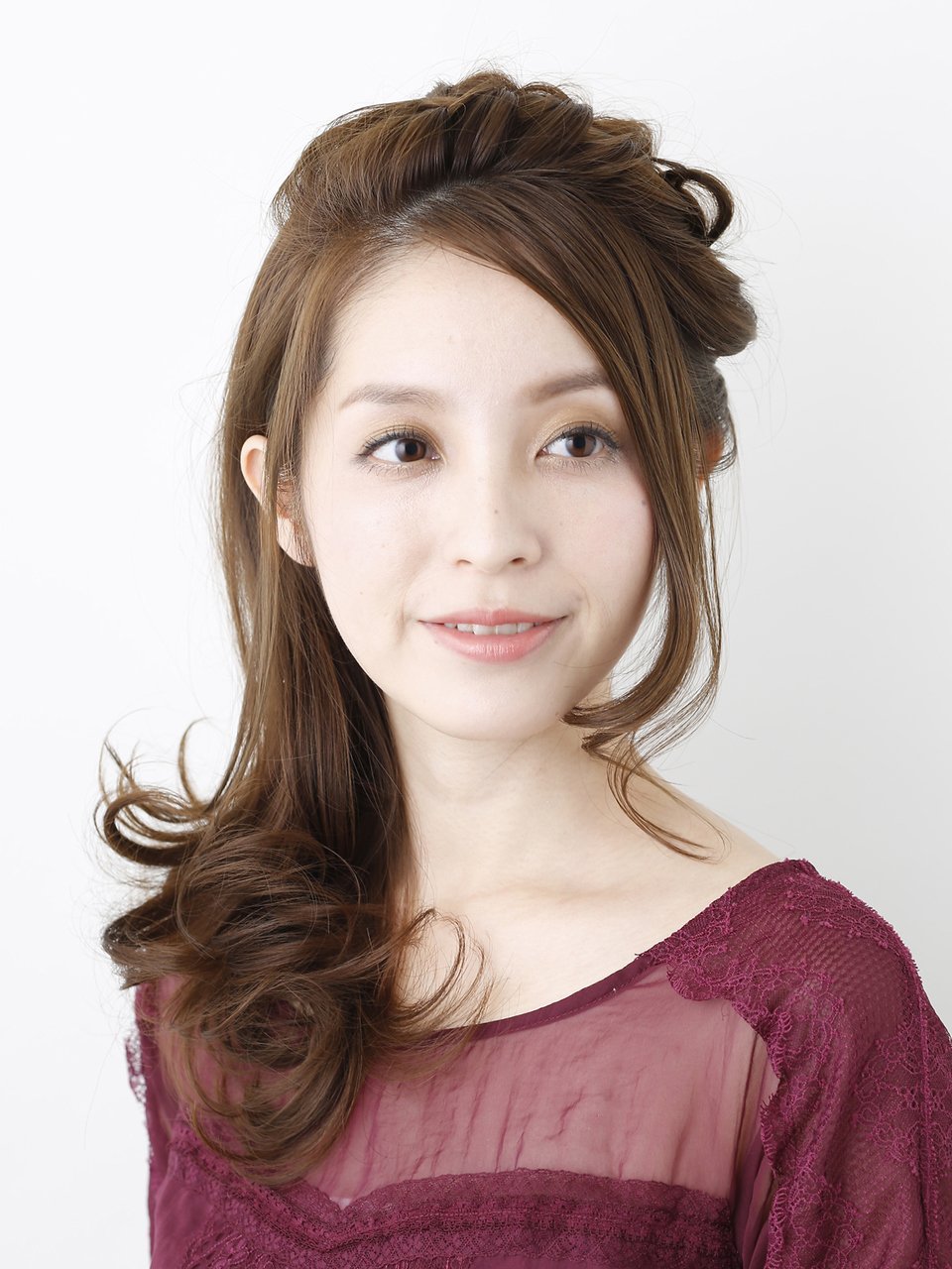 演奏会の髪型は上品さが命 さりげなく華やかな大人のためのヘアアレンジ ホットペッパービューティーマガジン 演奏会の髪型は上品さが命 さりげなく華やかな大人のためのヘアアレンジ ホットペッパービューティーマガジン