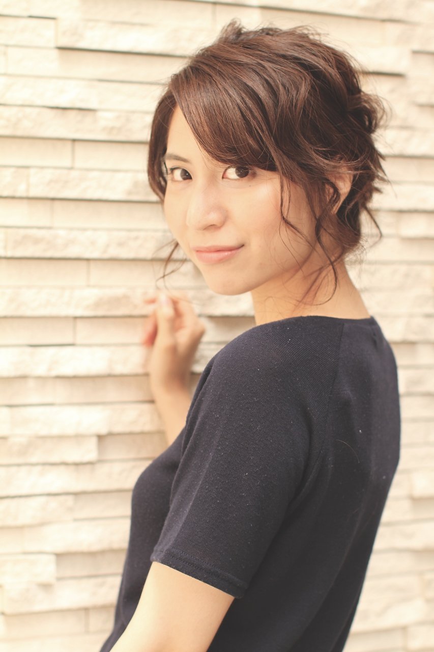 特別な日は 波ウェーブ のヘアセットで決まり こなれ感たっぷりのまとめ髪特集 ホットペッパービューティーマガジン