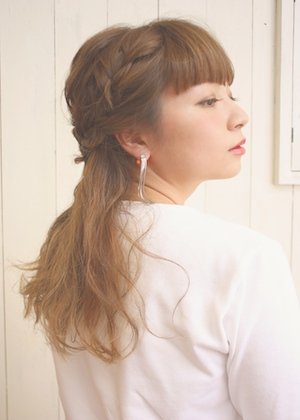 結婚式はダウンスタイル 花嫁さんがもっと美しくなるために知りたいヘアアレンジ ホットペッパービューティーマガジン