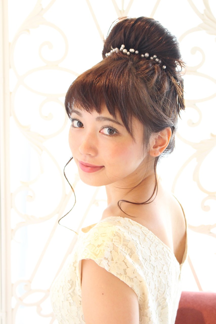 アップもダウンも自由自在 ドレスに似合うセミロングのパーティーアレンジ特集 ホットペッパービューティーマガジン アップもダウンも自由自在 ドレスに似合うセミロングのパーティーアレンジ特集 ホットペッパービューティーマガジン