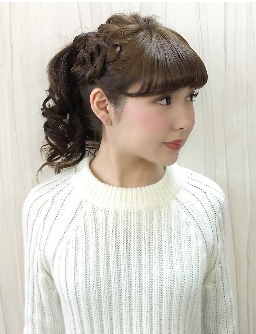 ポニーテールを大人かわいくする方法 魔法の前髪 ぱっつん で大変身 ホットペッパービューティーマガジン