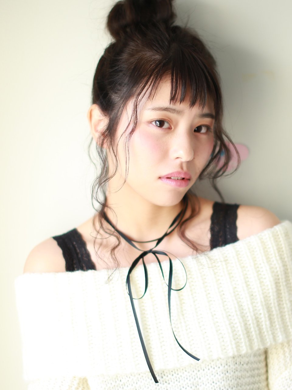 ルーズお団子×後れ毛アレンジ