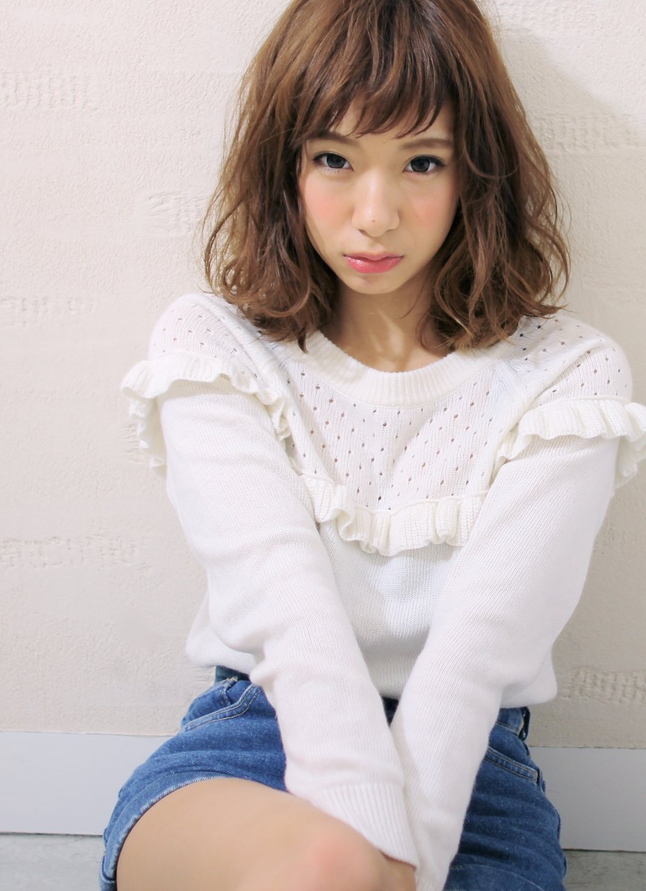 《casual》おしゃれ前髪で楽しむ春夏ミディアム